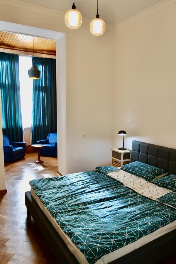 Pigeon Guest House Tbilisi Exterior photo